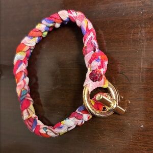 Anthro Colourful Woven
Bracelet with Engraved Toggle
BE PRESENT